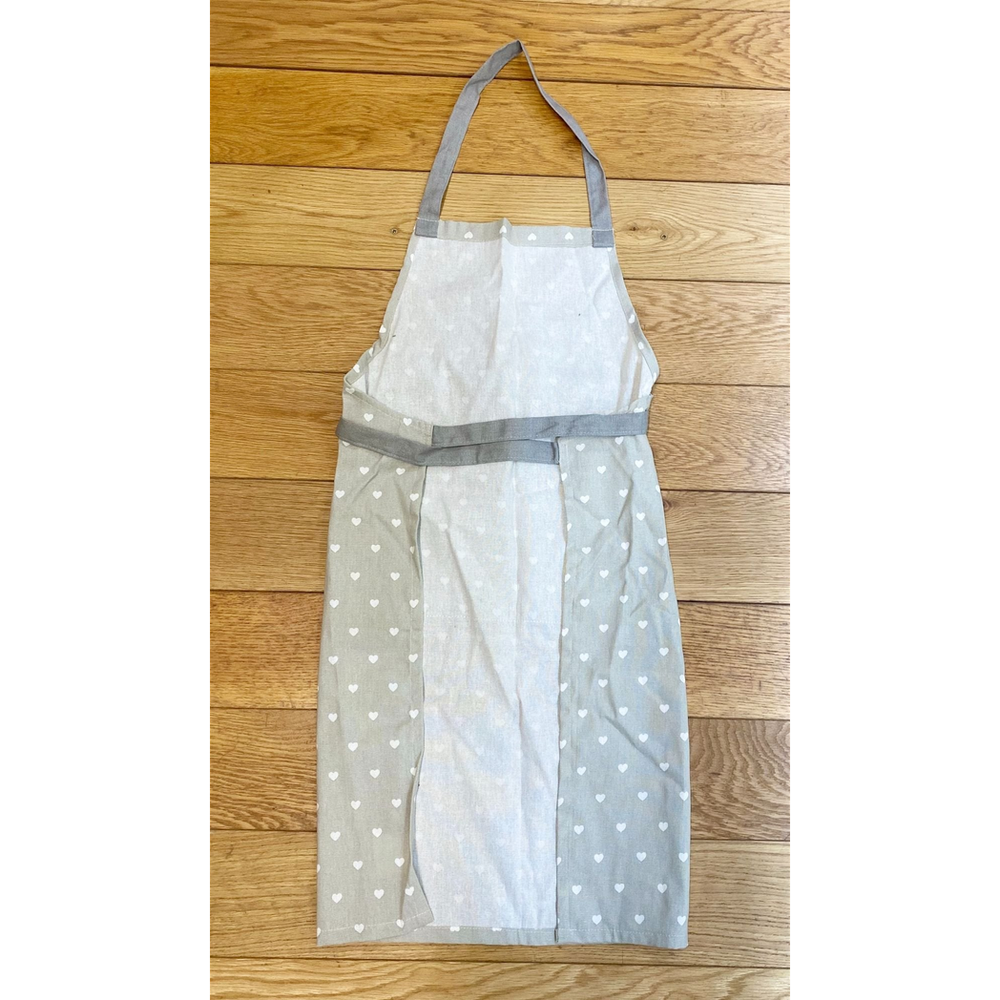 apron-with-grey-heart-design-3